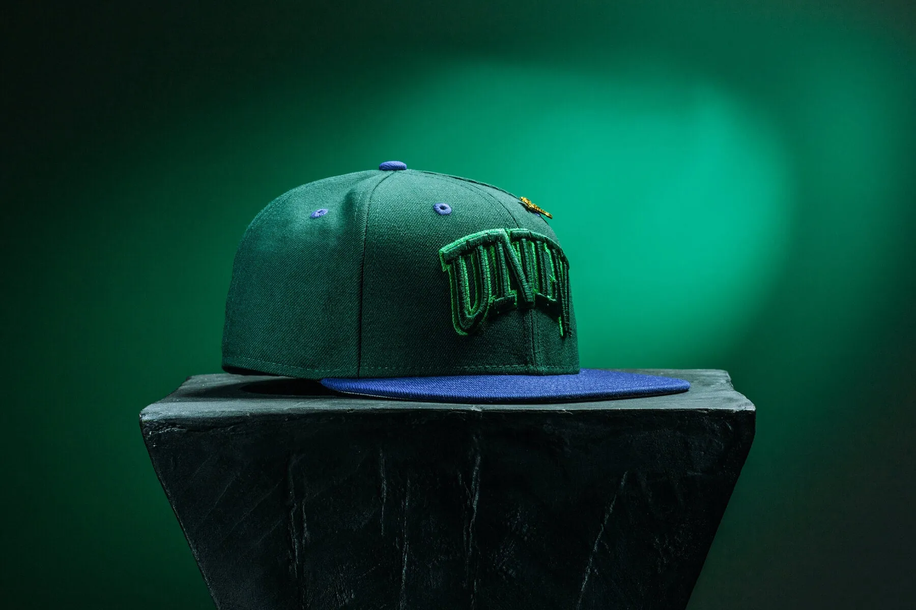 Feature x New Era "Timepiece" UNLV Rebels Fitted - Green/Royal